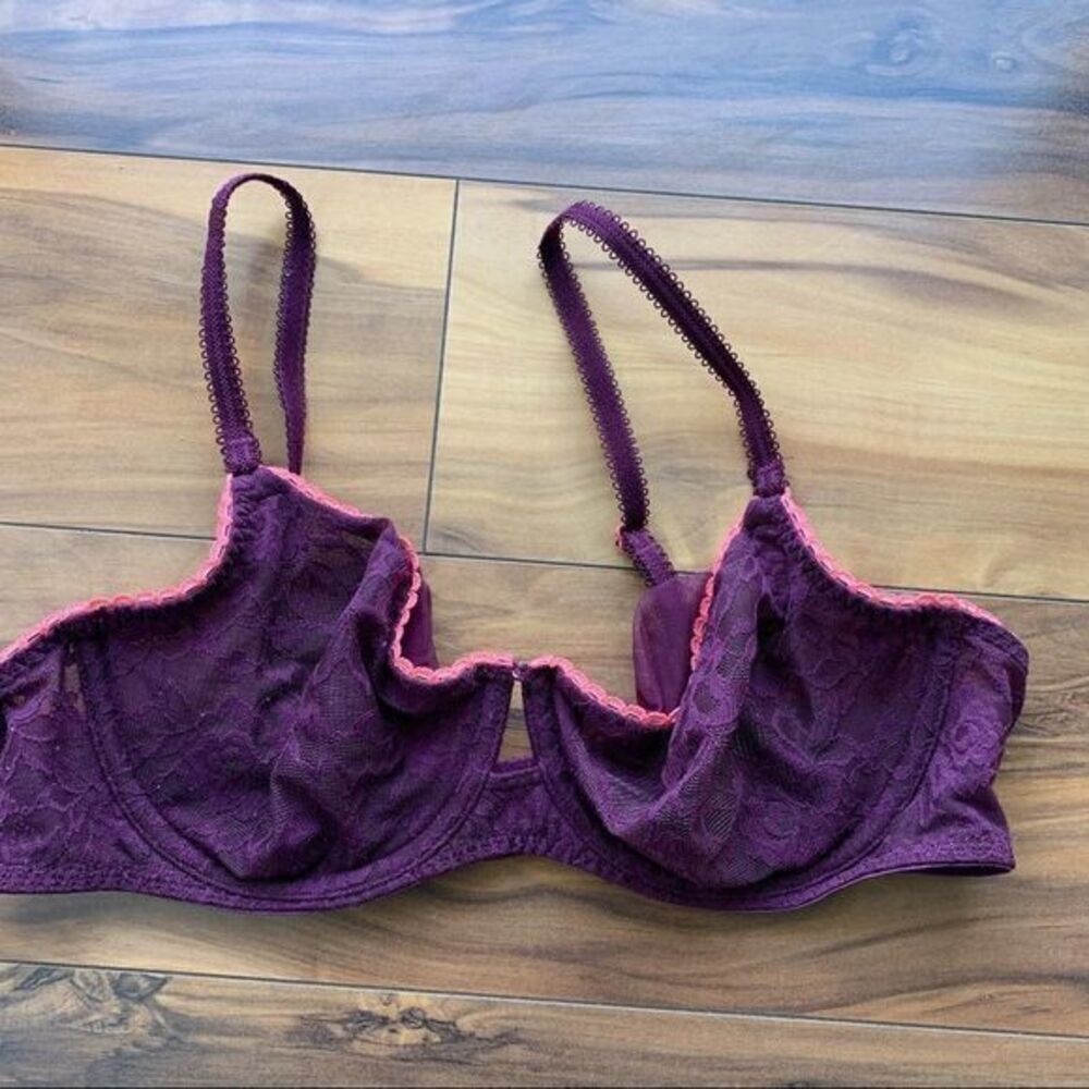 Wacoal b. Temp’d  lace bras 34C